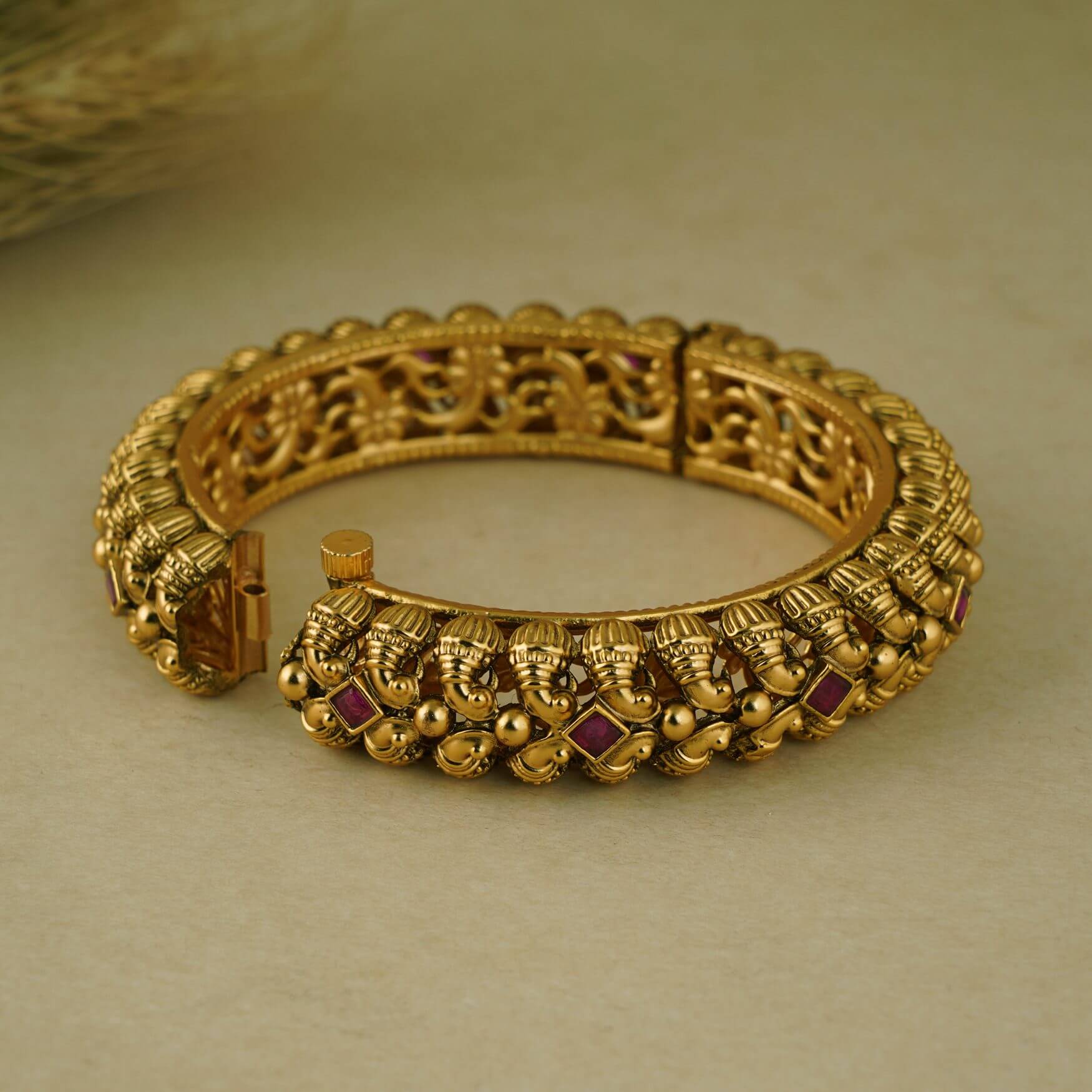 ANTIQUE GOLD PLATED PAISLEY KADA