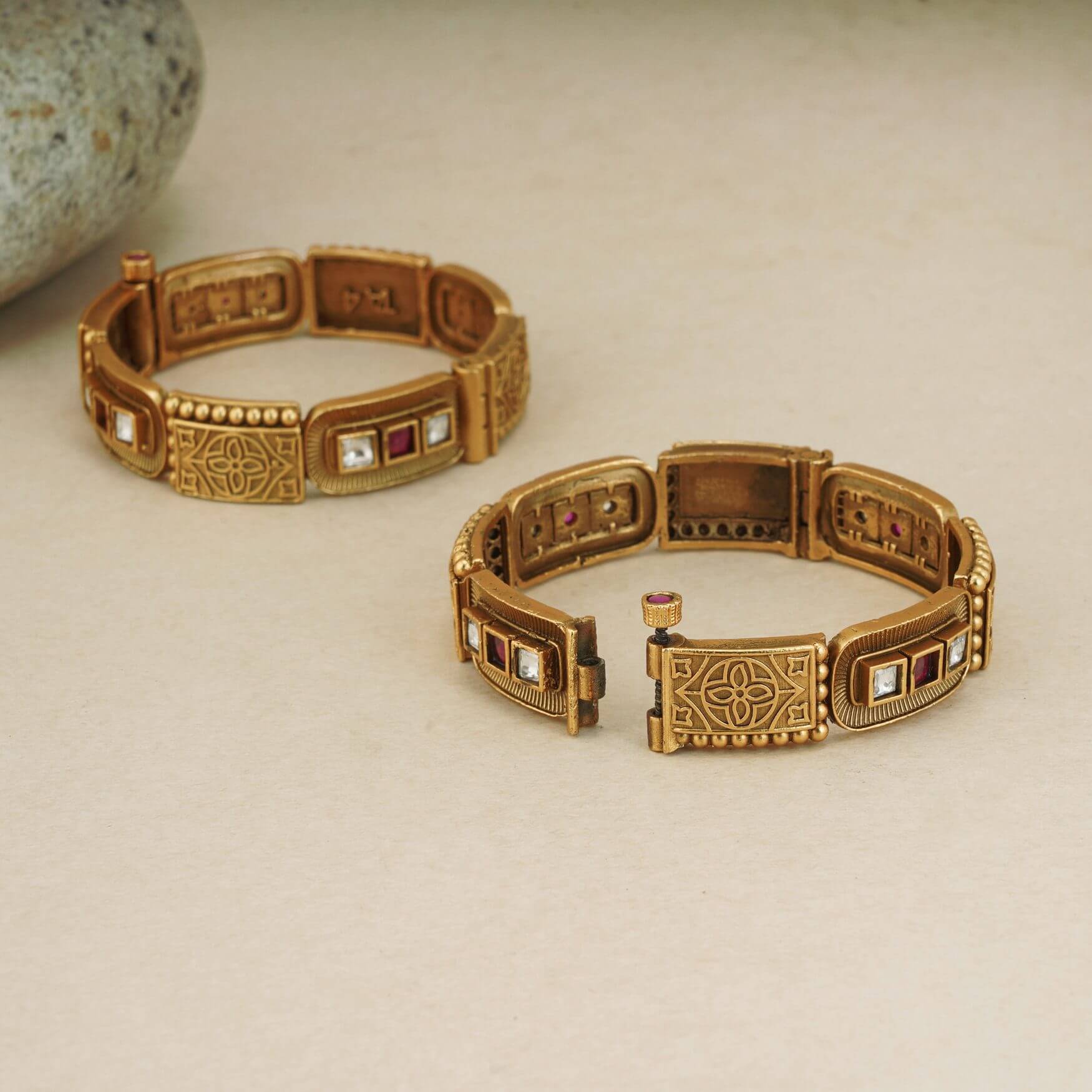 ART DECO ANTIQUE GOLD OPENABLE BANGLE SET