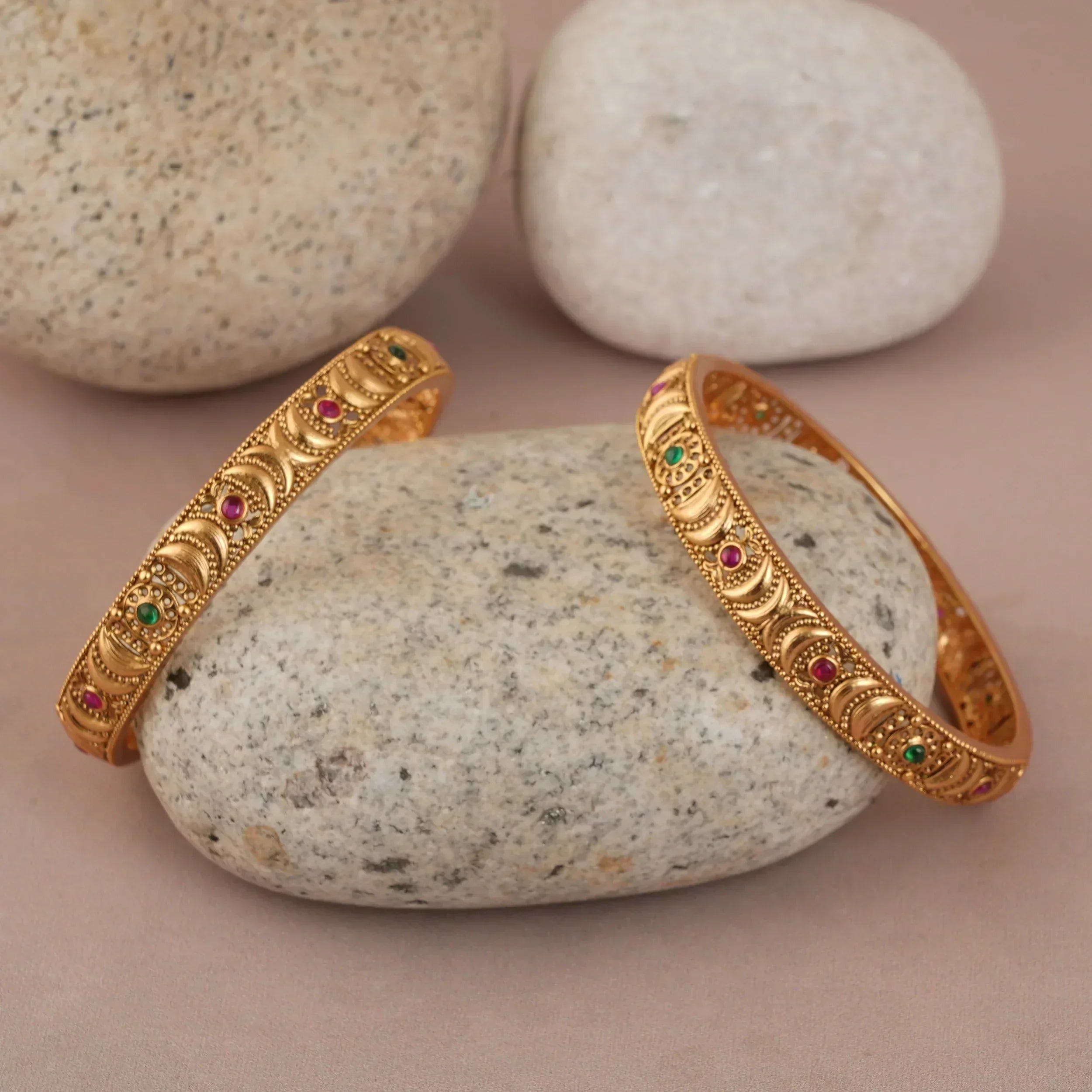 BEAUTIFUL STONE BANGLE SET