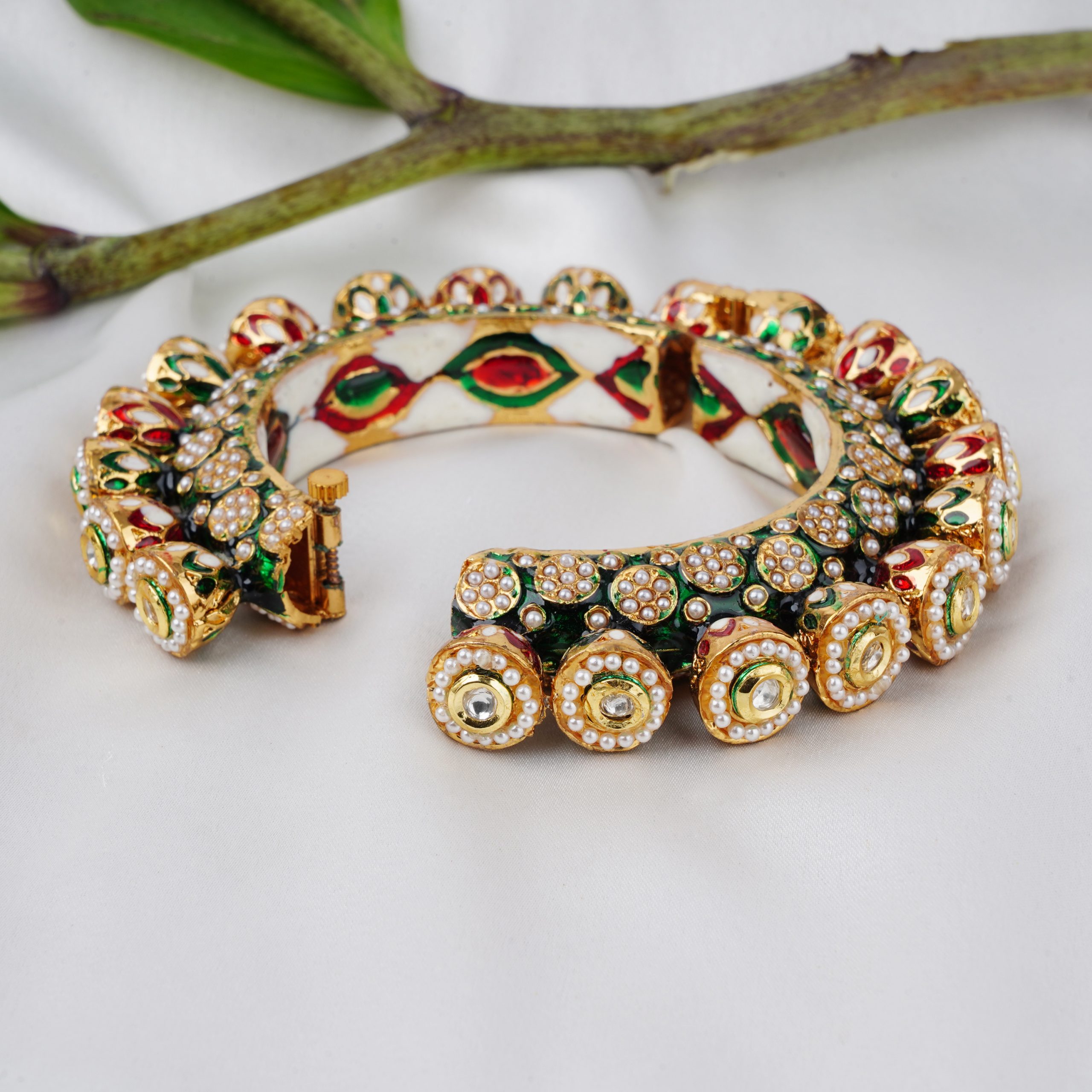 BEAUTIFUL KUNDAN ENAMEL KADA BANGLE