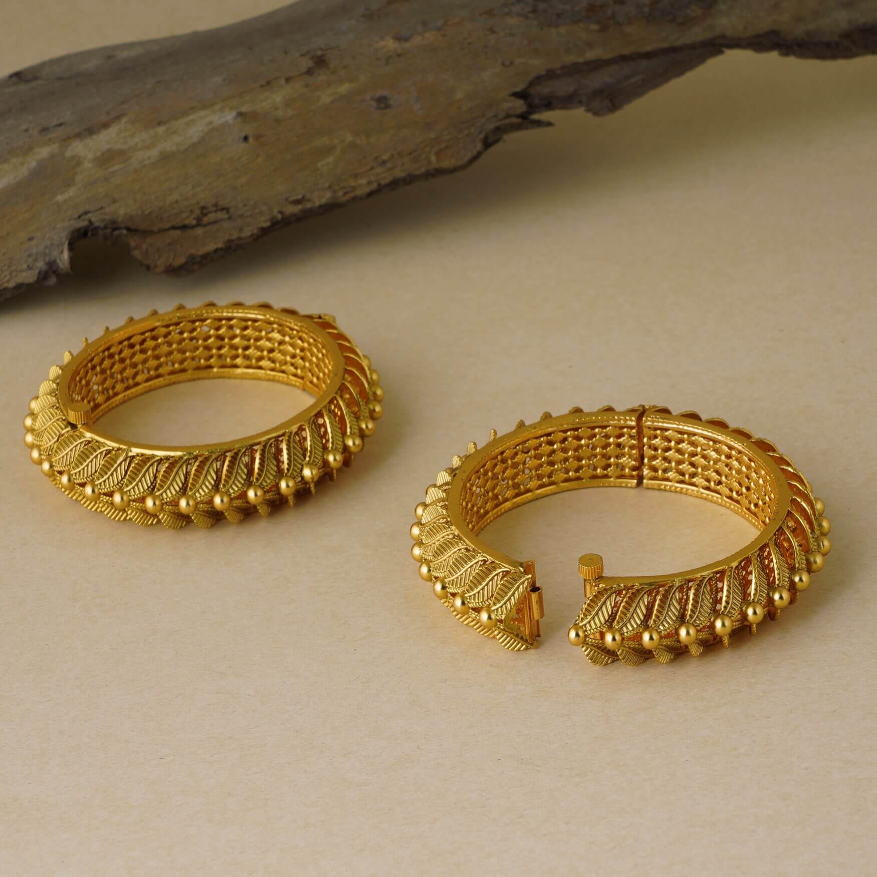 GOLD LEAF OPENABLE BANGLE SET