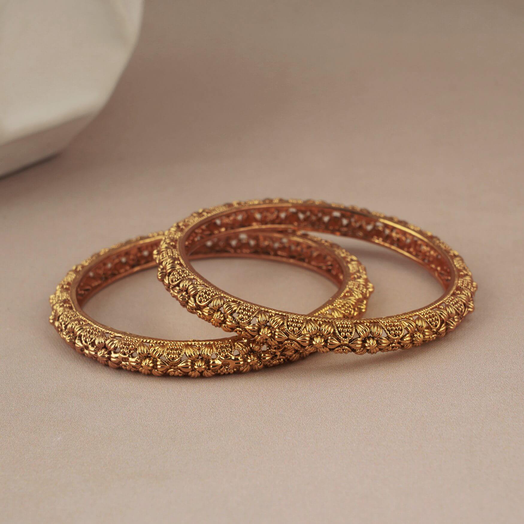 ANTIQUE GOLD FLORAL MOTIF BANGLE SET