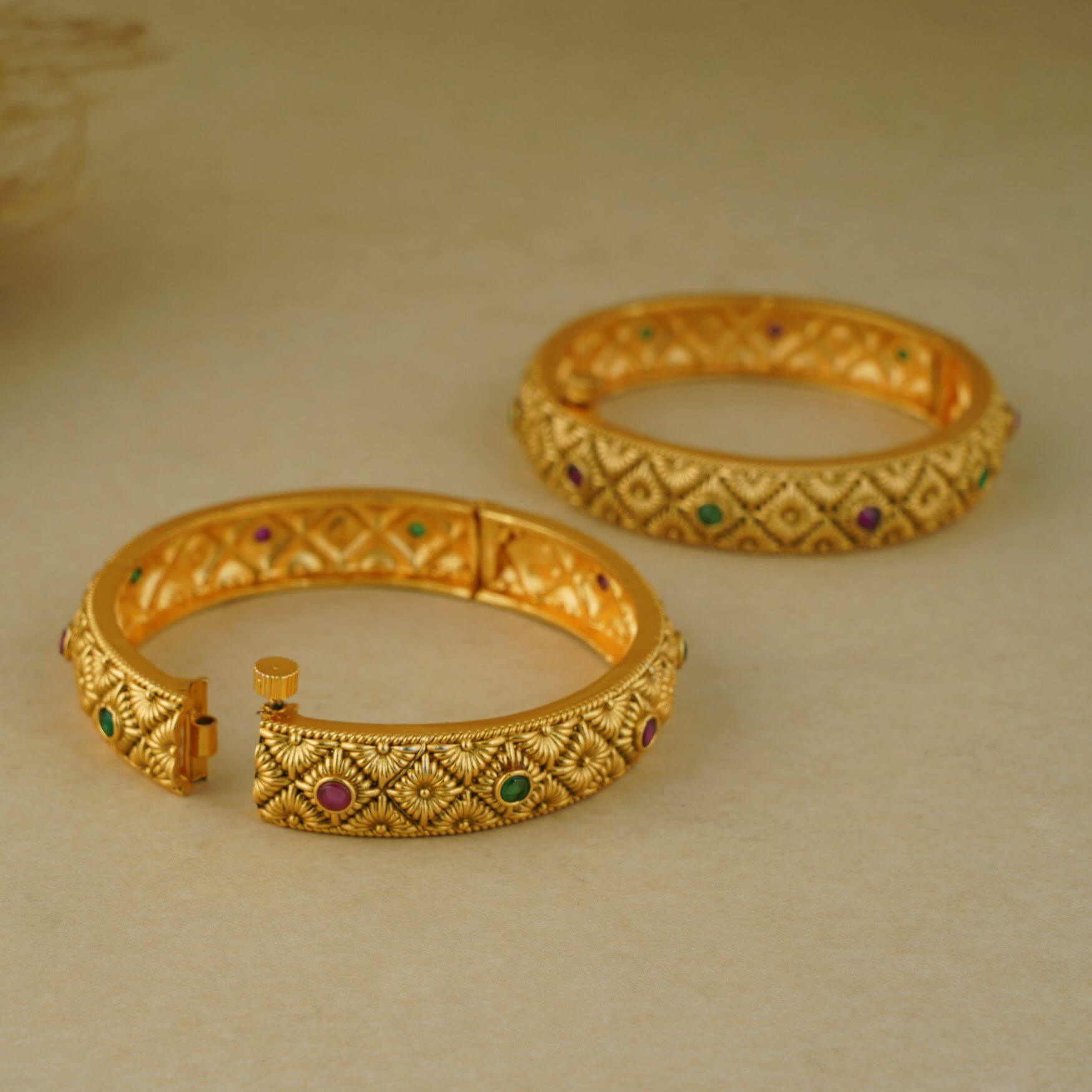 GOLD PLATED STONE BANGLE SET