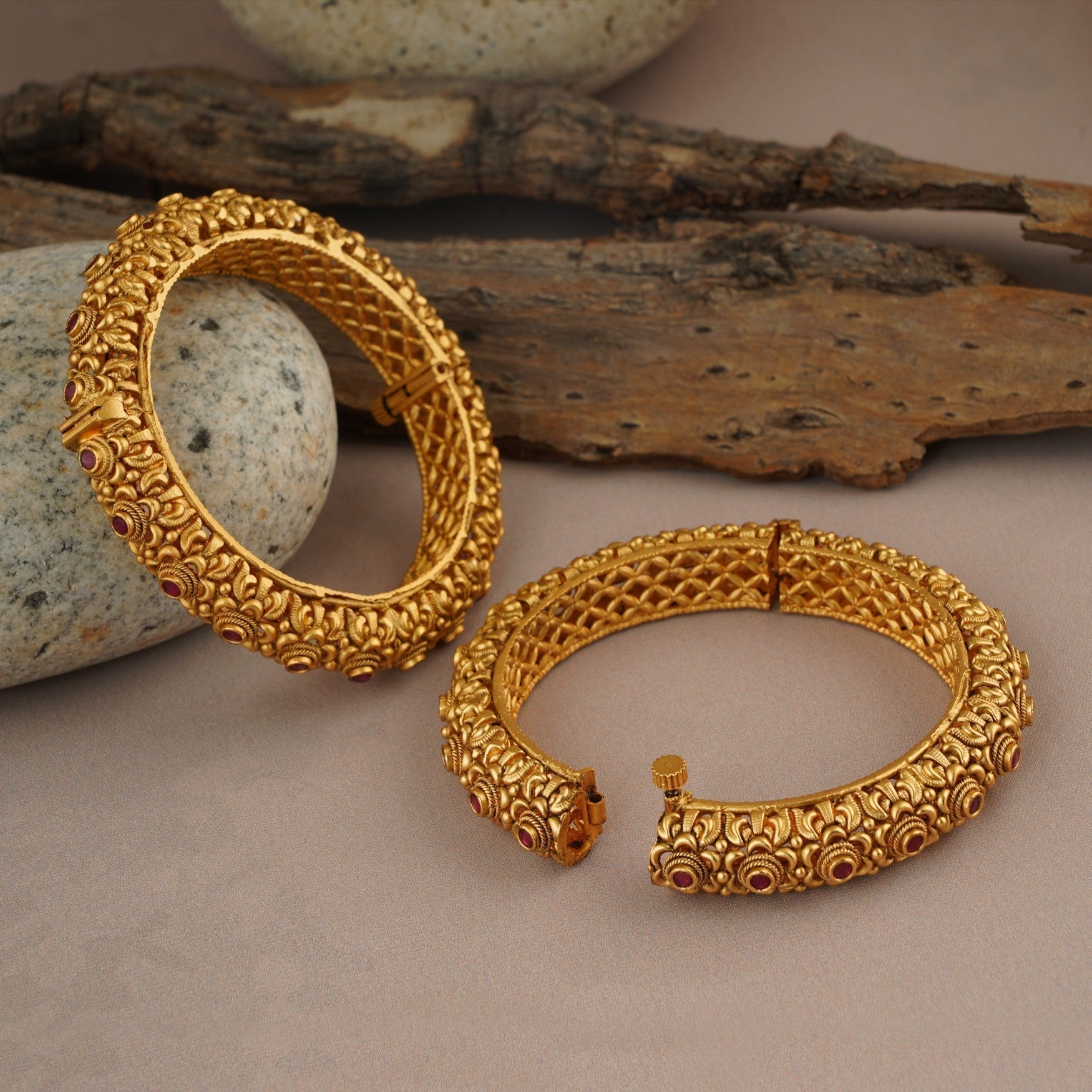 GORGEOUS GOLD FLORAL BANGLE SET