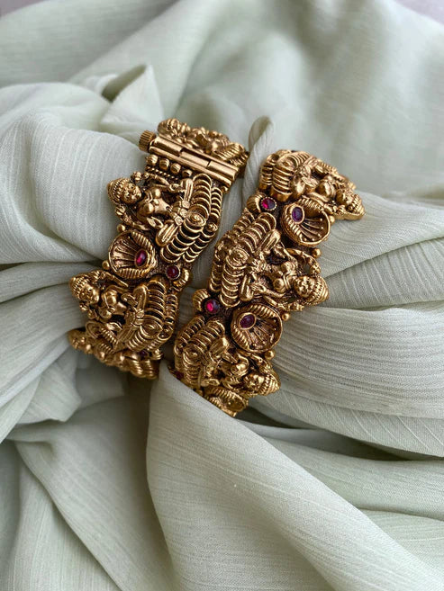 Screw openable Lakshmi nagasi bangles