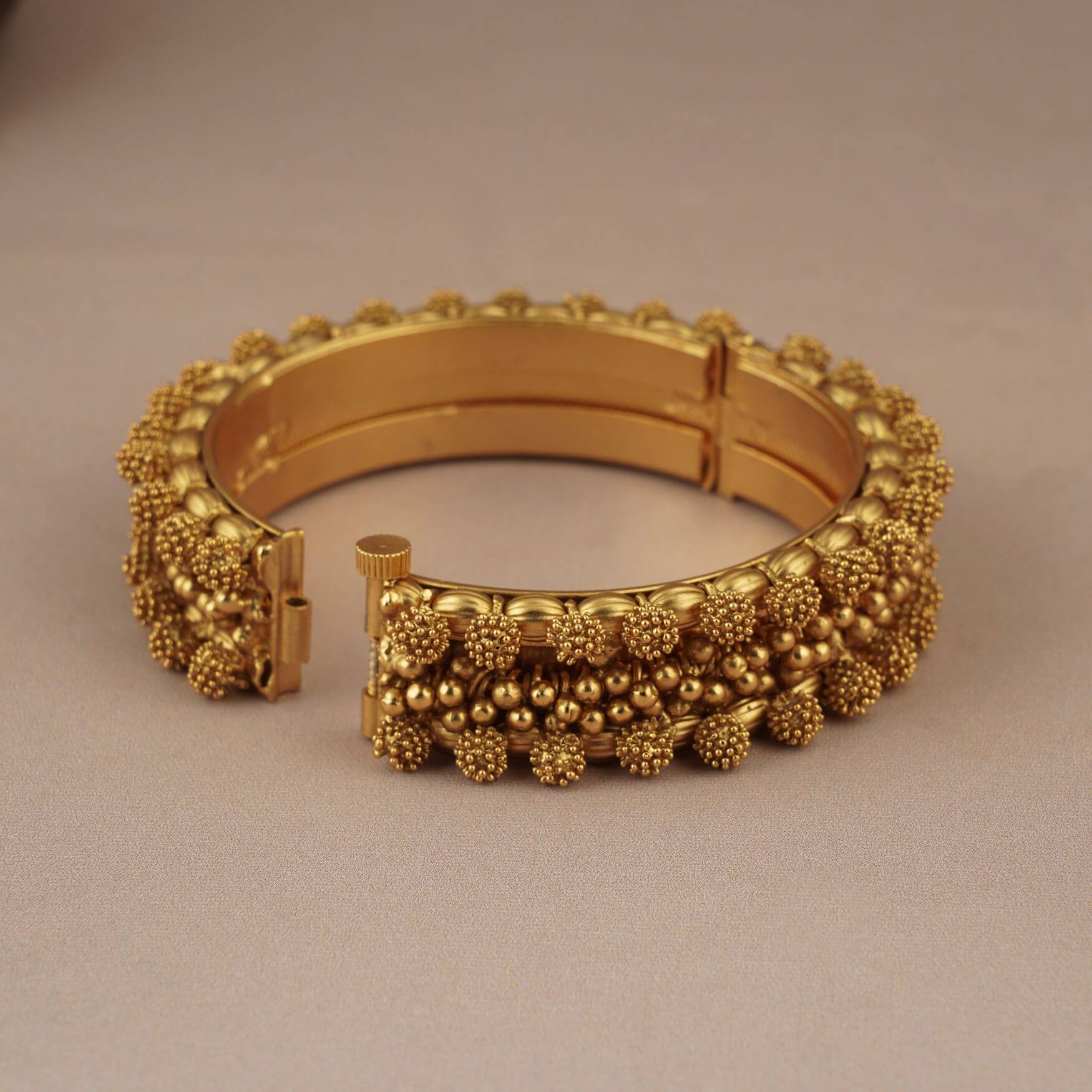 PLAIN ANTIQUE GOLD BALLS OPENABLE KADA