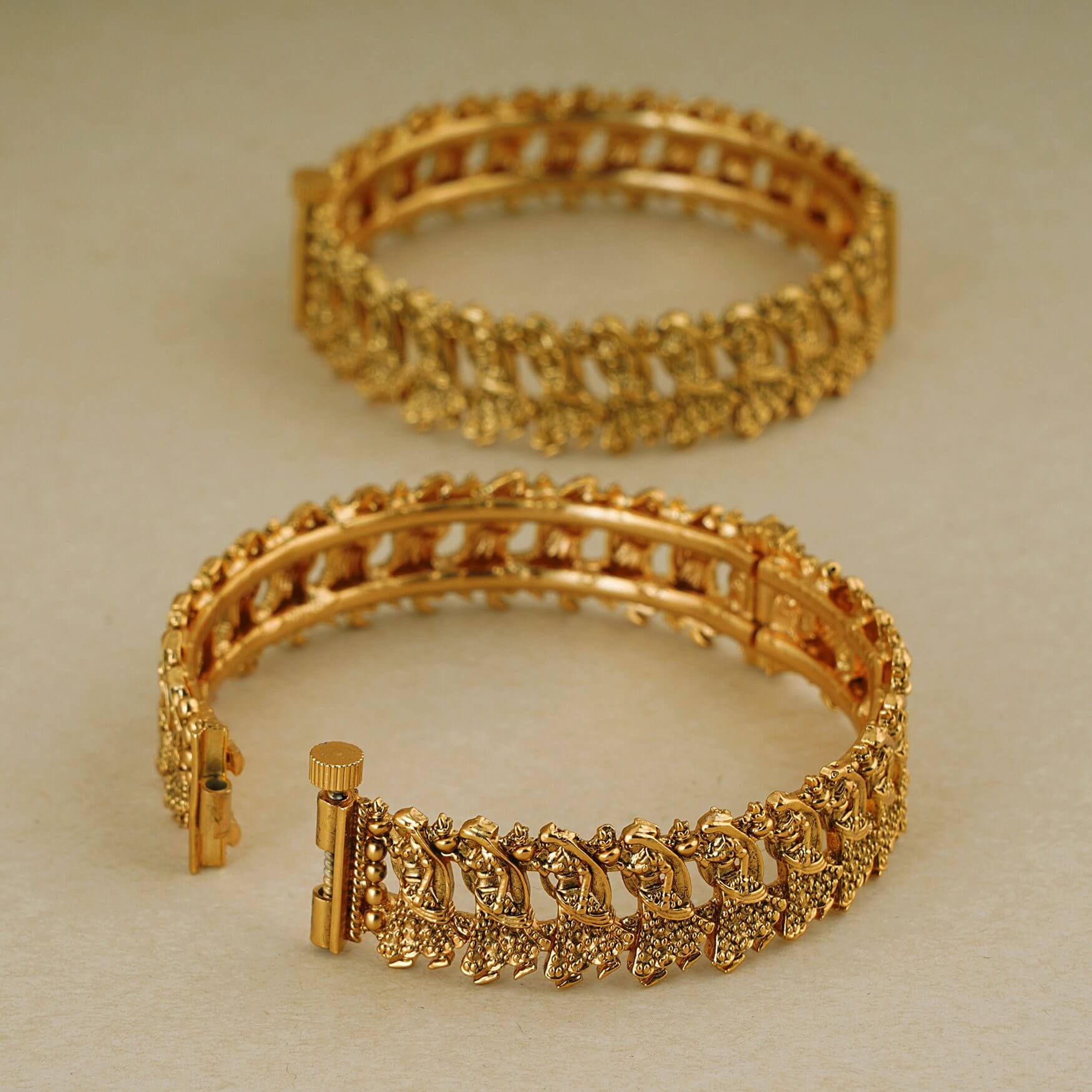 PLAIN GOLD PLATED DANCING DOLL BANGLE SET