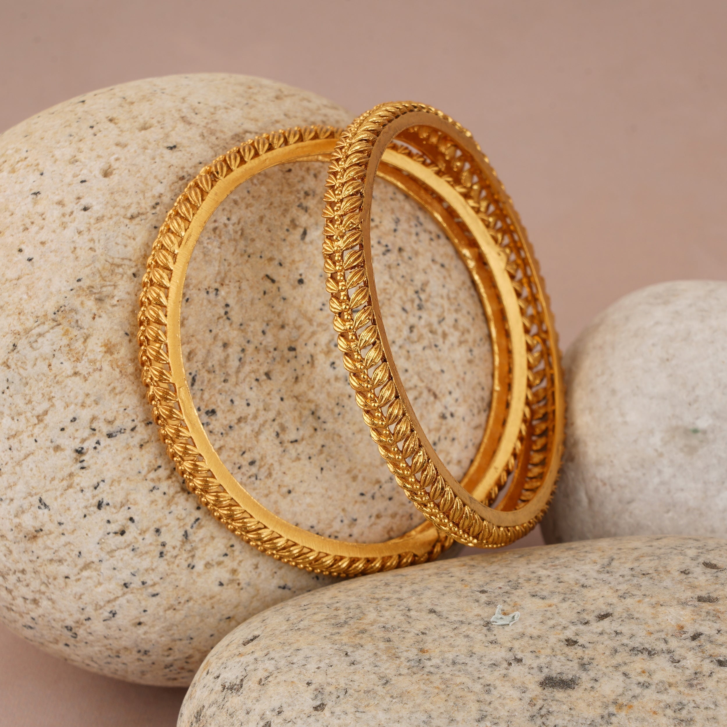 SLEEK LEAF BANGLE SET