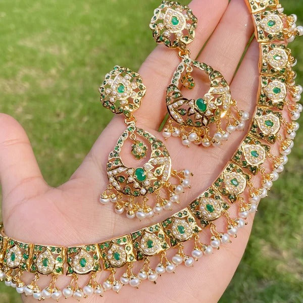 TRADITIONAL INDIAN NECKLACE